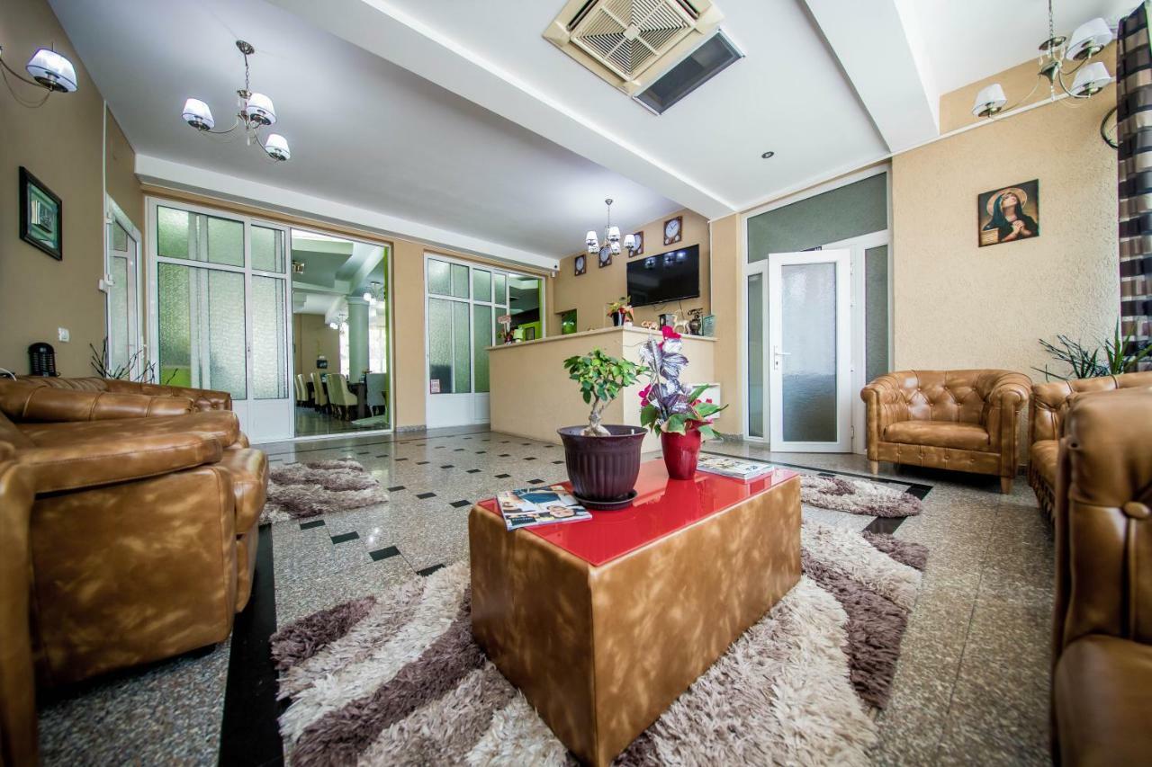 Hotel Darosy อาราด ภายนอก รูปภาพ